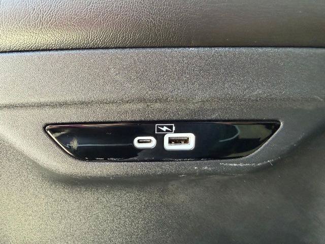 Used 2023 Chrysler Pacifica Limited AWD/4WD image 23