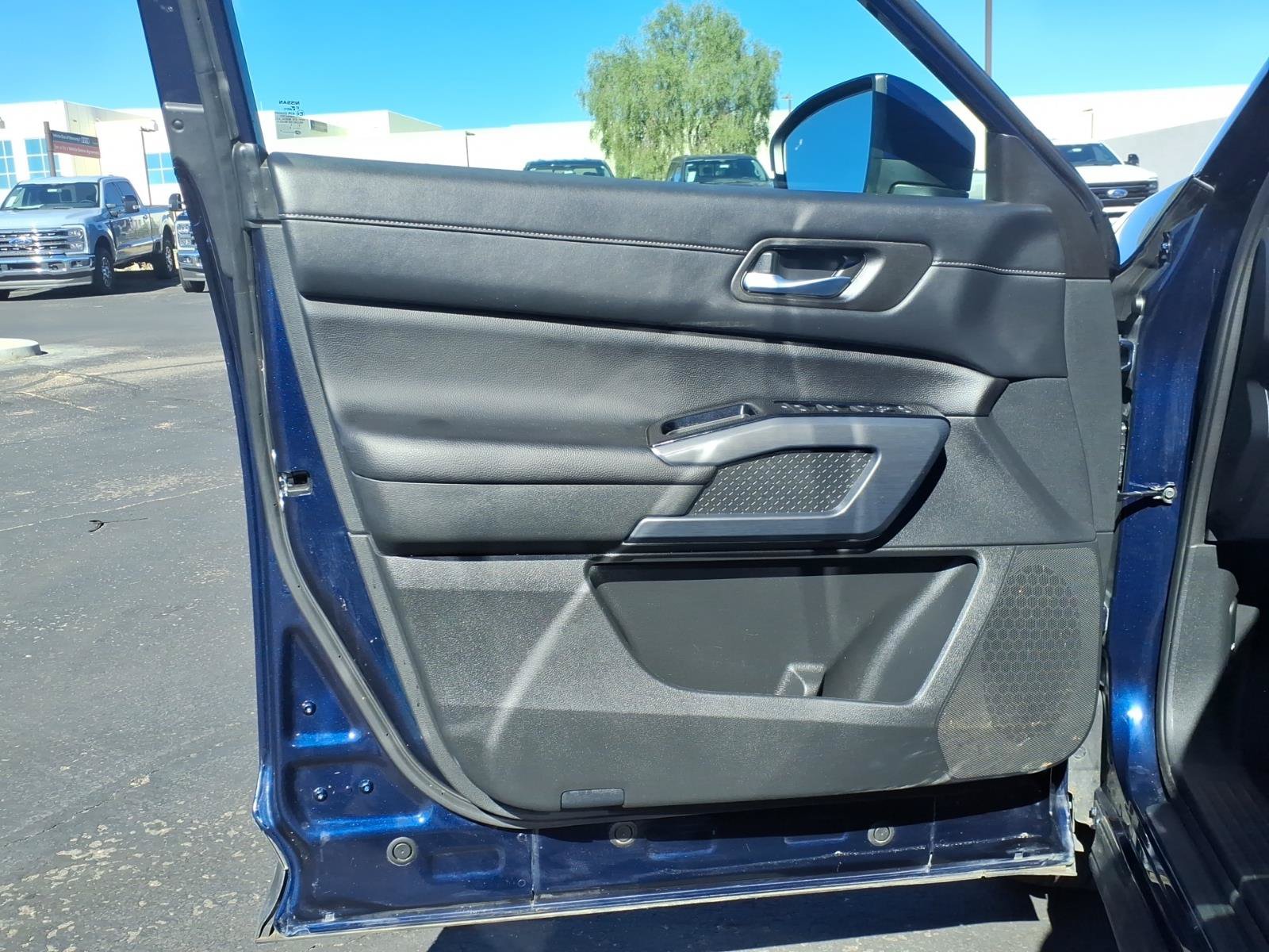 Used 2025 Nissan Pathfinder SL FWD image 20