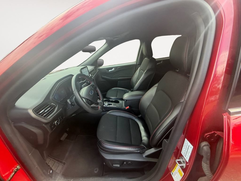 Certified 2025 Ford Escape ST-Line Select AWD/4WD image 11