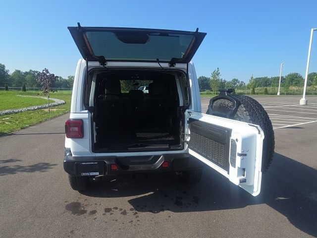 Used 2022 Jeep Wrangler Unlimited Sahara AWD/4WD image 11
