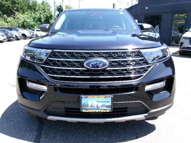 Certified 2023 Ford Explorer XLT w/ Equipment Group 202A AWD/4WD image 2