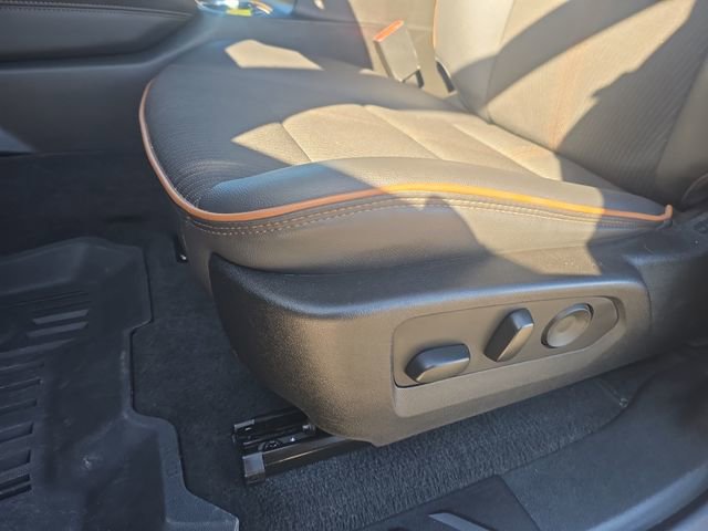 Used 2023 GMC Canyon AT4 w/ Technology Package image 10