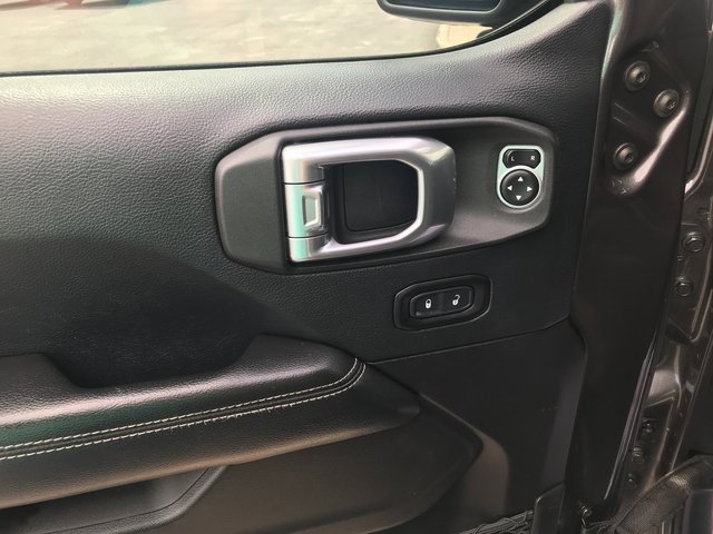 Used 2018 Jeep Wrangler Unlimited Sahara w/ Cold Weather Group image 8