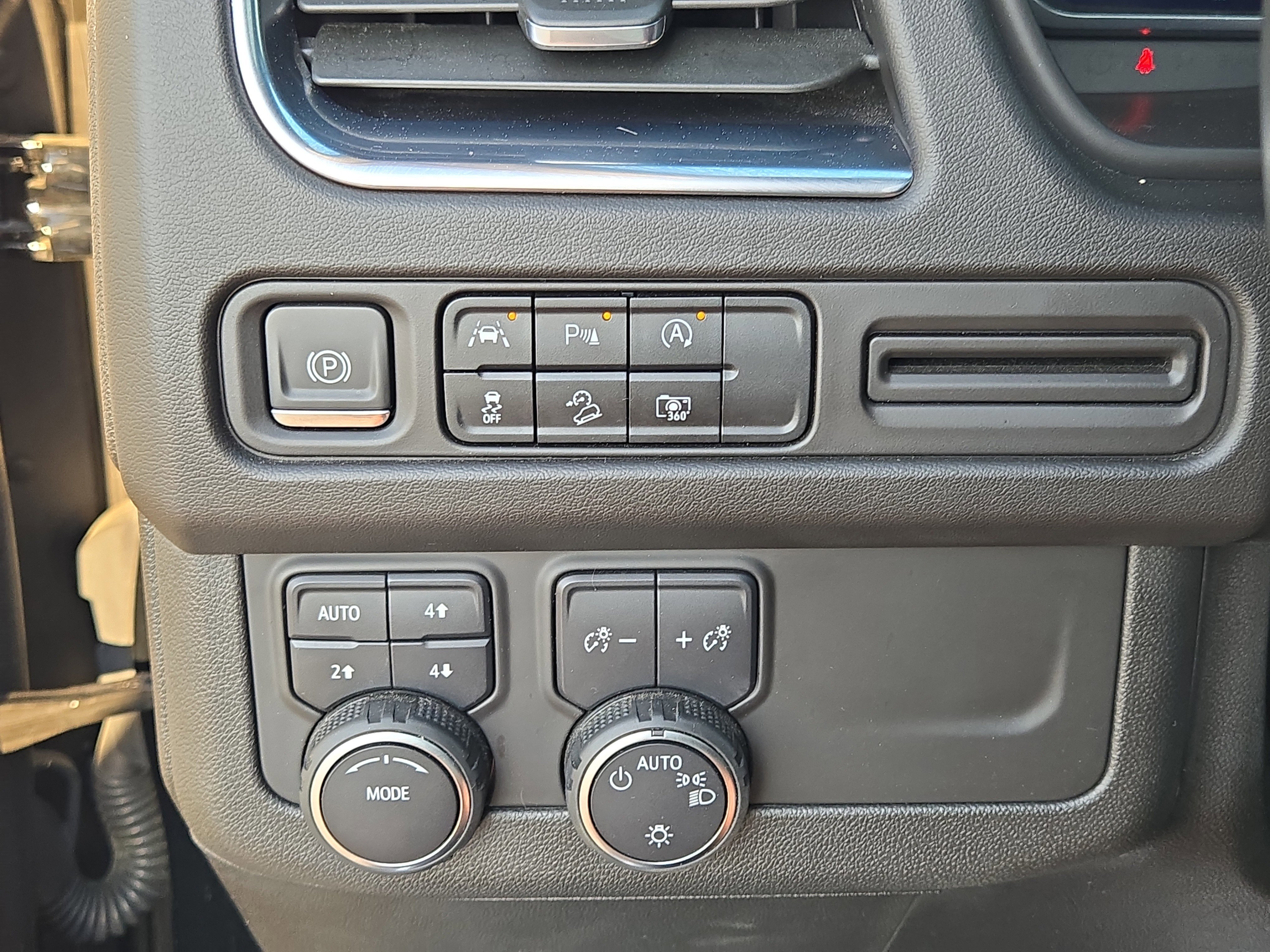 Used 2023 Chevrolet Tahoe Z71 w/ Luxury Package image 26