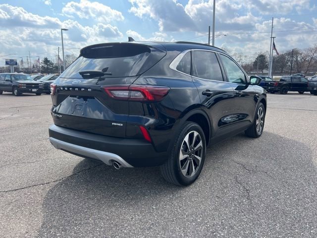 Certified 2024 Ford Escape Platinum image 2