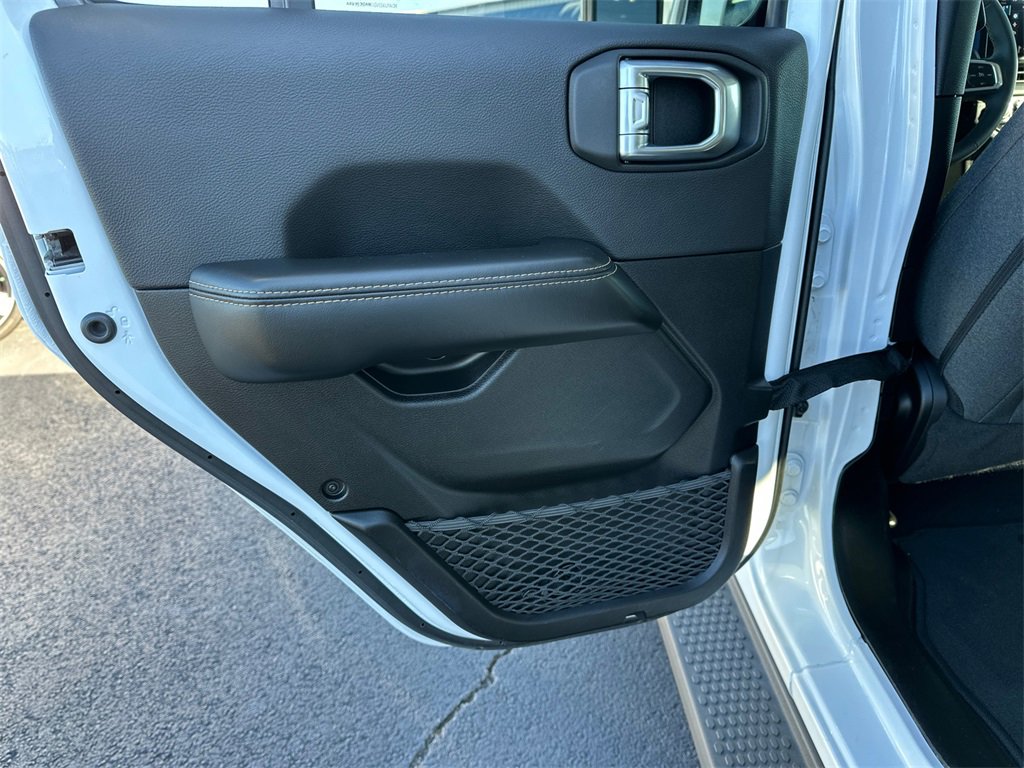 Used 2024 Jeep Wrangler Sahara image 21