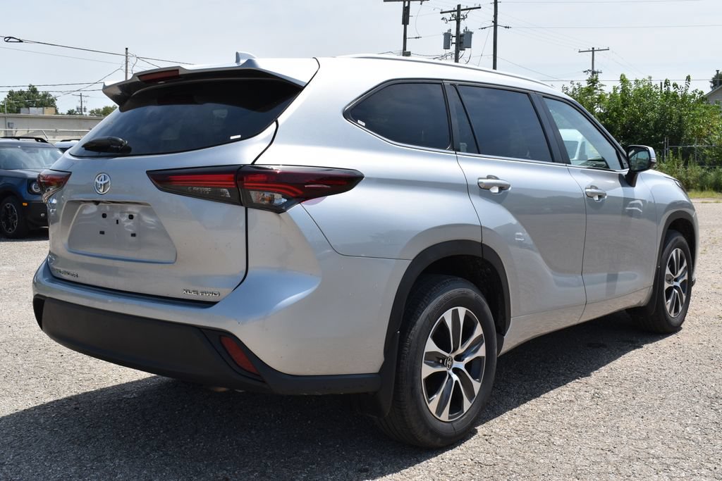 Used 2025 Toyota Highlander XLE AWD/4WD image 5