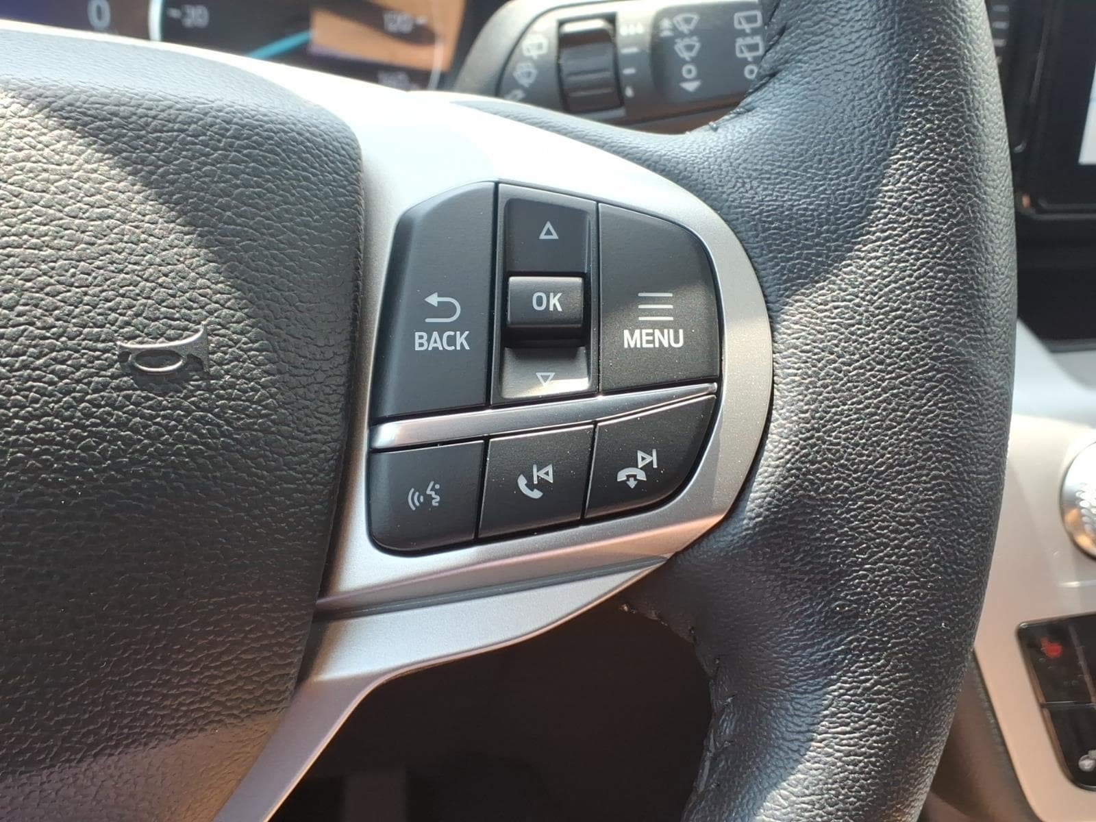 Certified 2024 Ford Explorer XLT w/ Equipment Group 202A AWD/4WD image 19