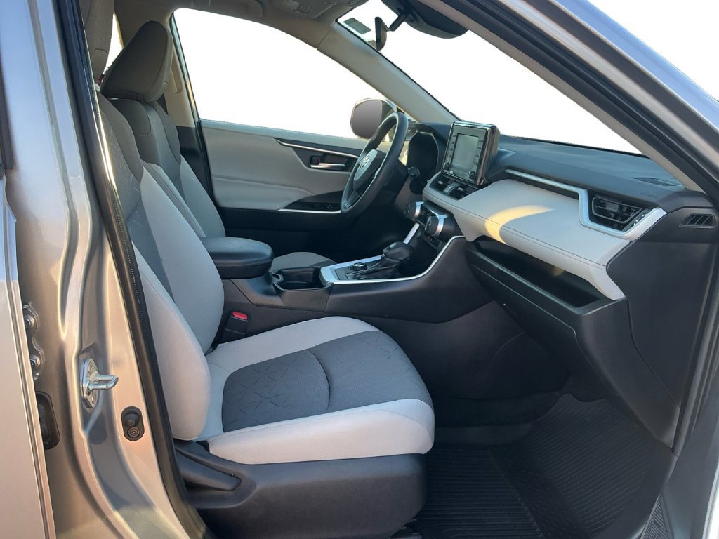 Used 2021 Toyota RAV4 XLE AWD/4WD image 22
