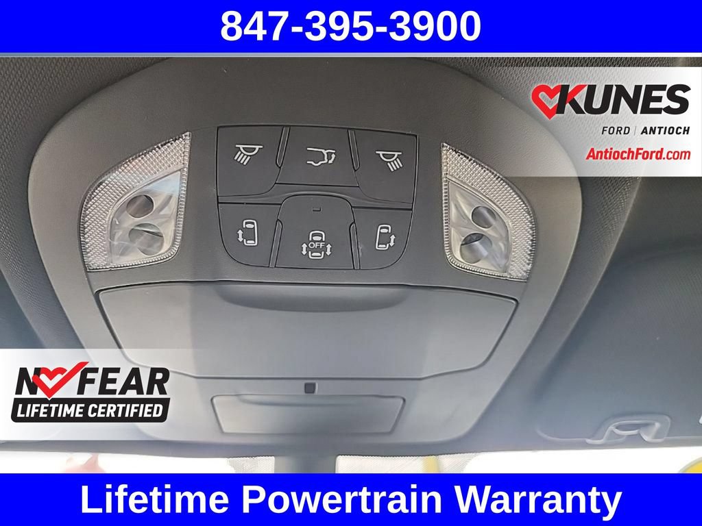 Used 2025 Chrysler Pacifica Select FWD image 34