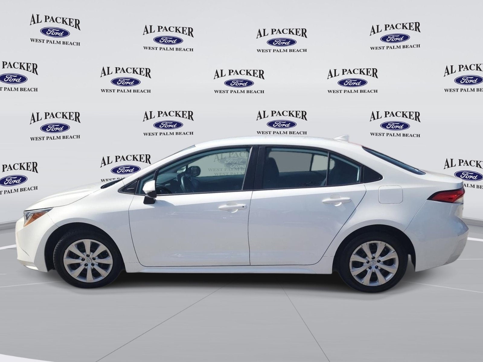 Used 2022 Toyota Corolla LE FWD image 2