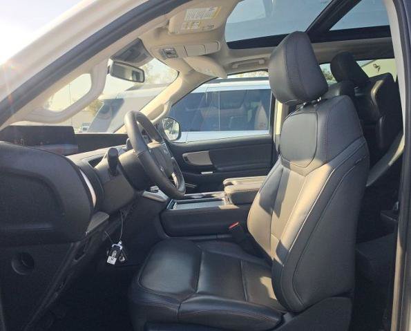 Certified 2025 Ford Expedition Active RWD image 5