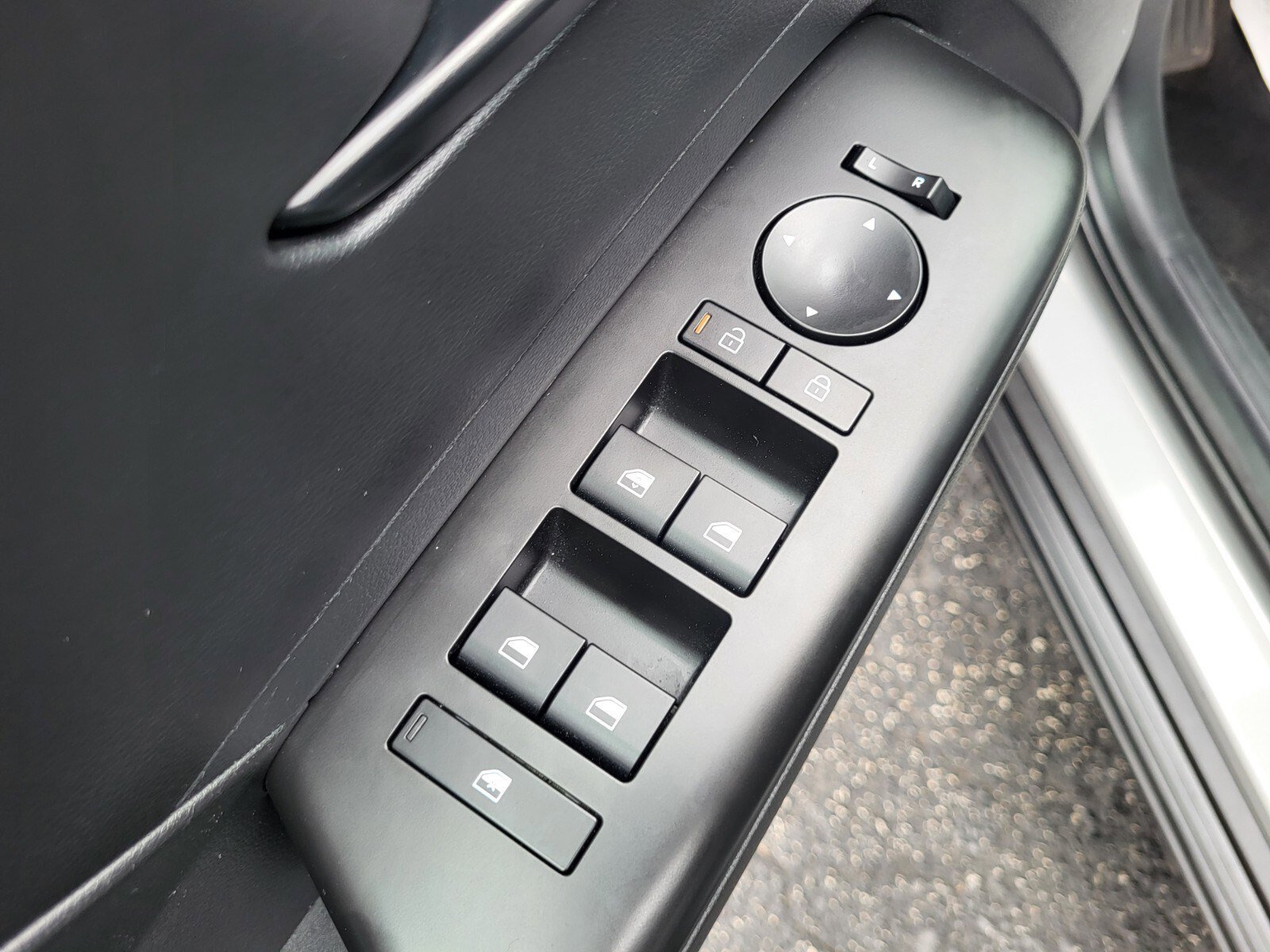 Used 2024 Hyundai Kona SEL AWD/4WD image 18