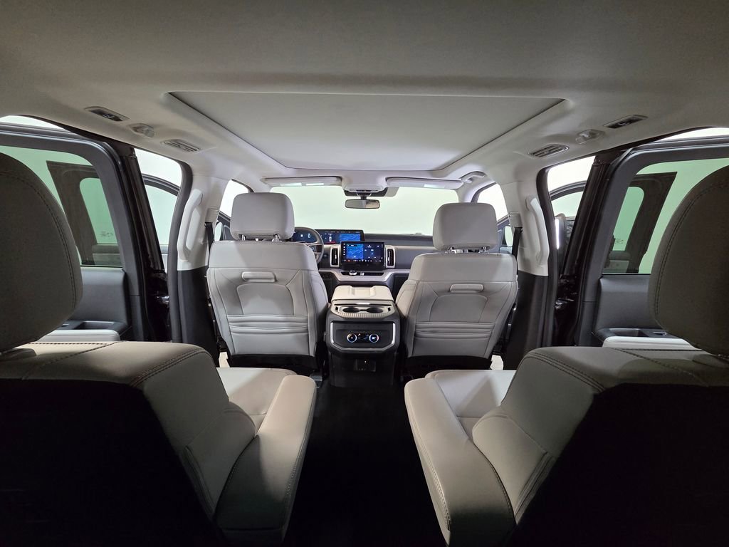 Certified 2025 Ford Expedition Active image 30