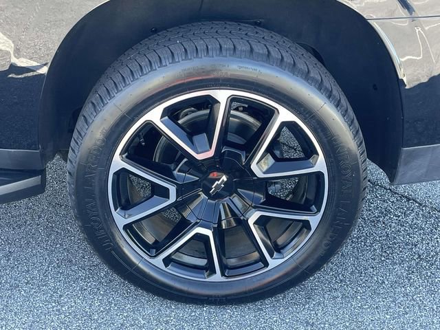 Used 2022 Chevrolet Suburban RST w/ Luxury Package RWD image 9