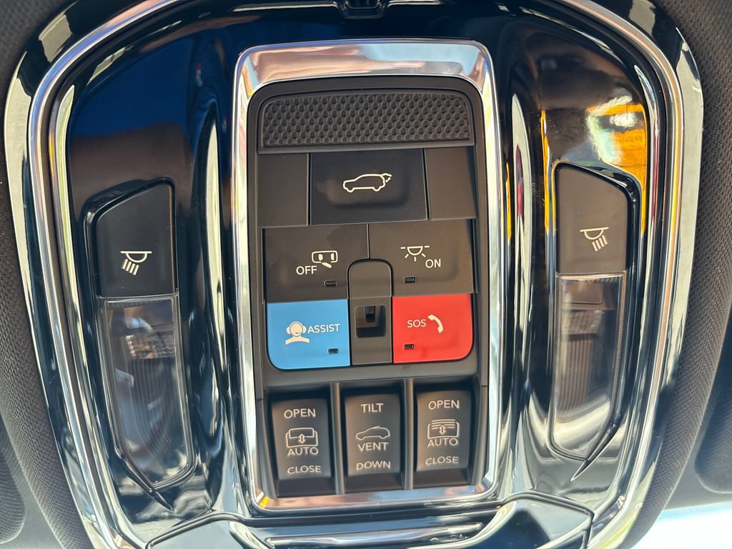 Used 2021 Jeep Grand Cherokee L Overland w/ Luxury Tech Group IV AWD/4WD image 41
