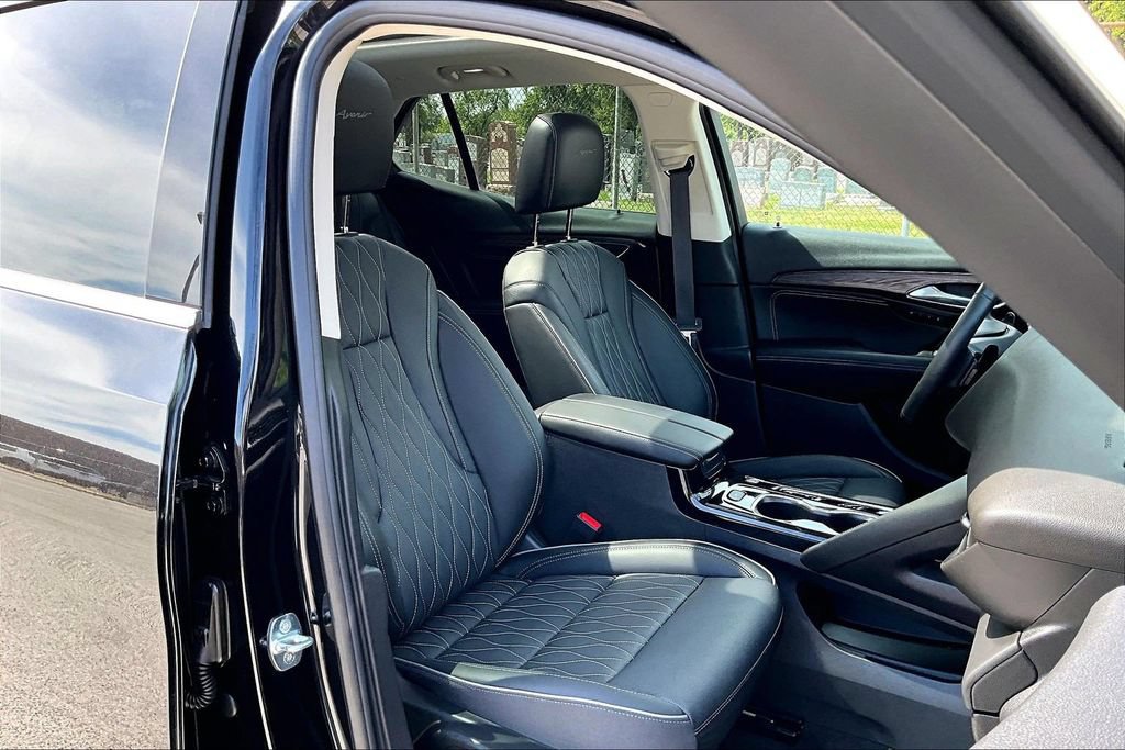 Used 2023 Buick Envision Avenir AWD/4WD image 7