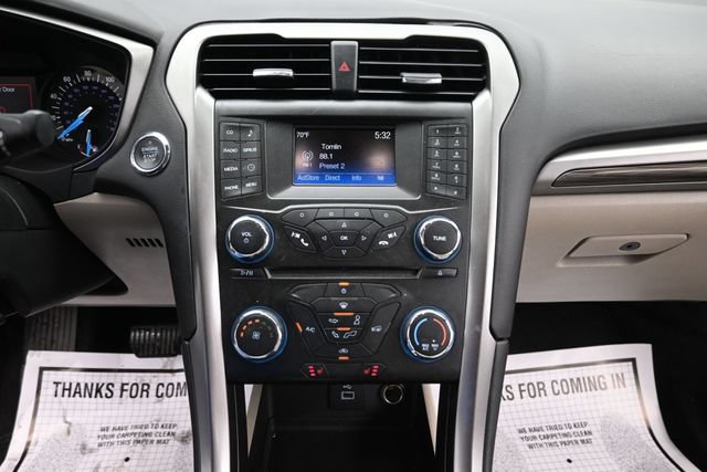 Certified 2017 Ford Fusion SE FWD image 17