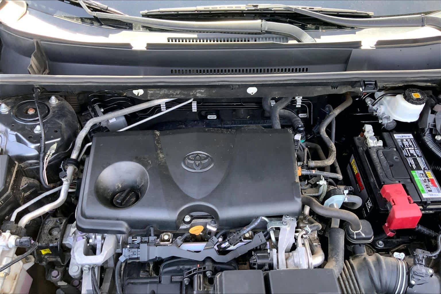 Used 2020 Toyota RAV4 LE FWD image 32