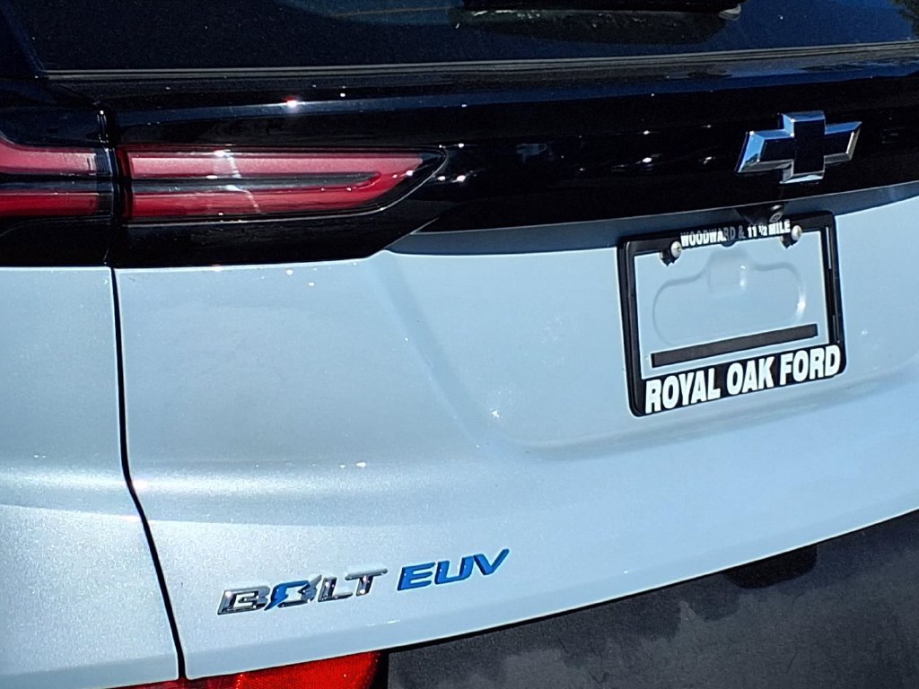 Used 2023 Chevrolet Bolt EUV LT w/ Convenience Package FWD image 28