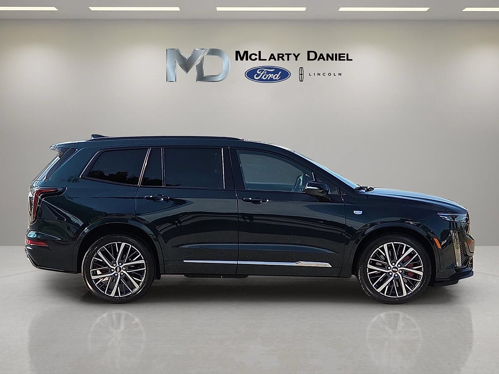 Used 2024 Cadillac XT6 Sport w/ Technology Package AWD/4WD image 6