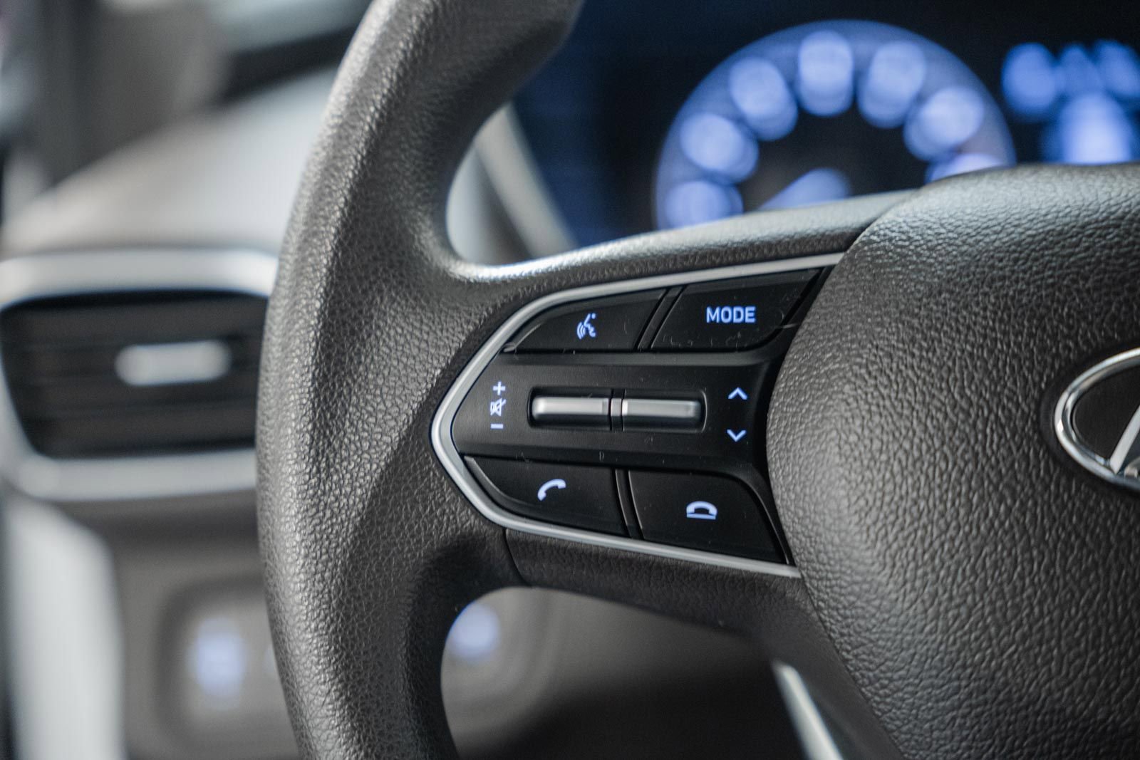 Used 2020 Hyundai Santa Fe SE image 32