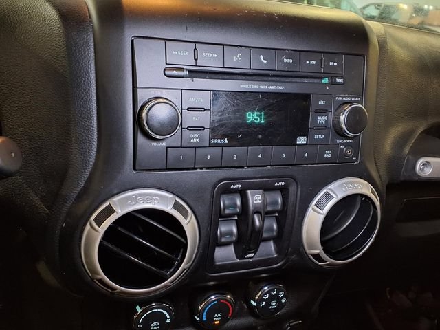 Used 2017 Jeep Wrangler Unlimited Sahara w/ Mopar Chrome Edition Group AWD/4WD image 6