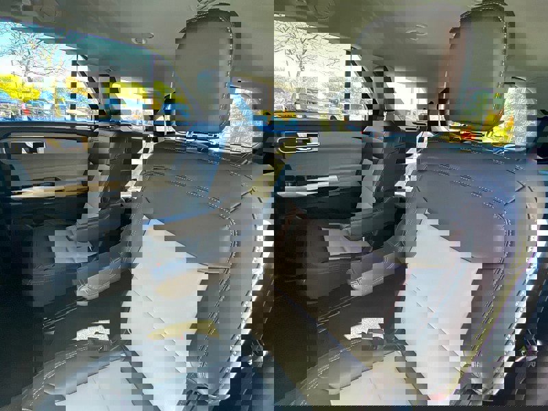 Certified 2022 Ford Explorer XLT w/ Equipment Group 202A image 36