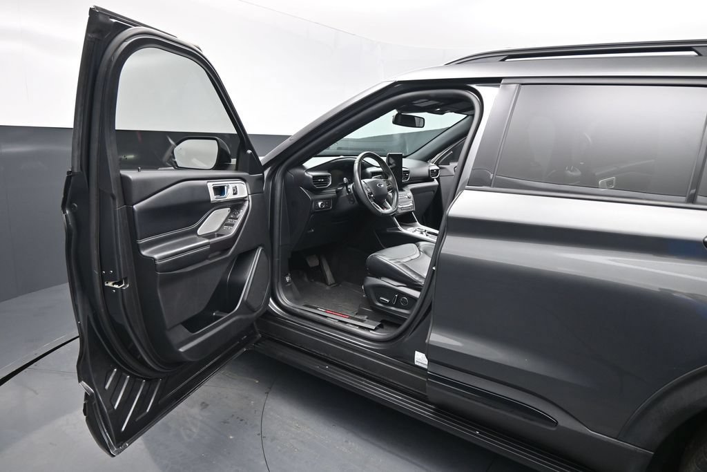 Certified 2020 Ford Explorer ST w/ Premium Technology Package AWD/4WD image 9