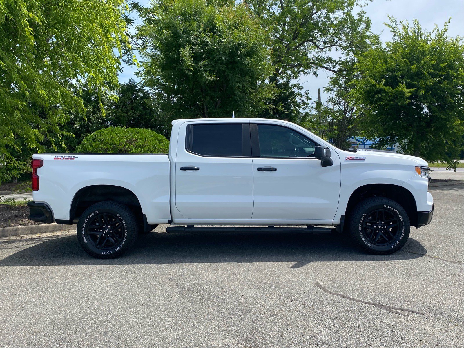 Used 2023 Chevrolet Silverado 1500 LT Trail Boss w/ Convenience Package II AWD/4WD image 3