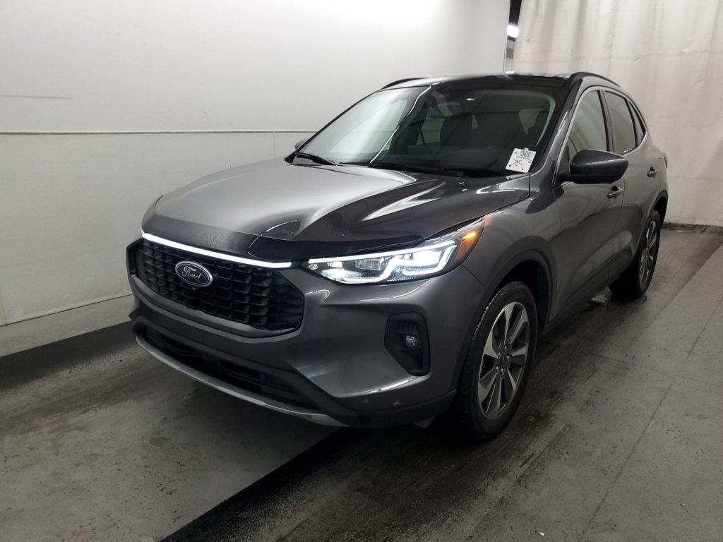 Certified 2024 Ford Escape Platinum w/ Class II Trailer Tow Package
