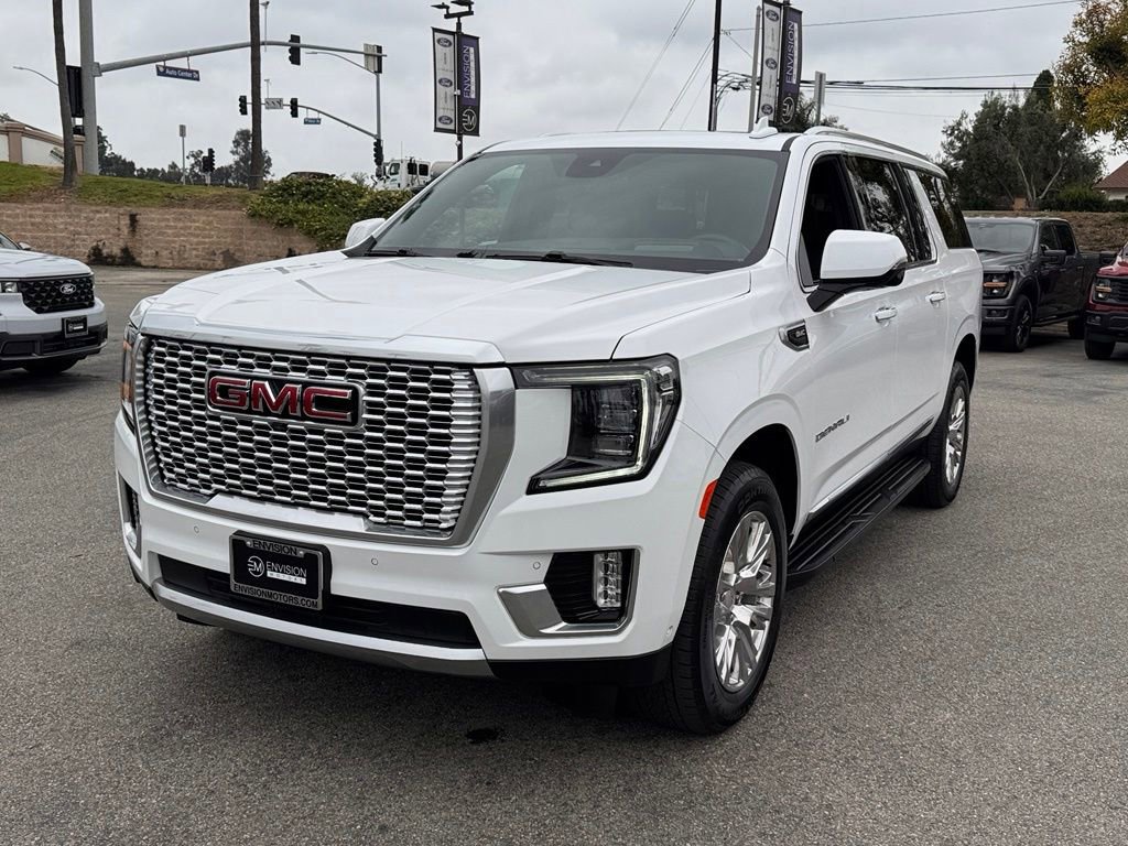 Used 2023 GMC Yukon XL Denali w/ Advanced Technology Package AWD/4WD image 7