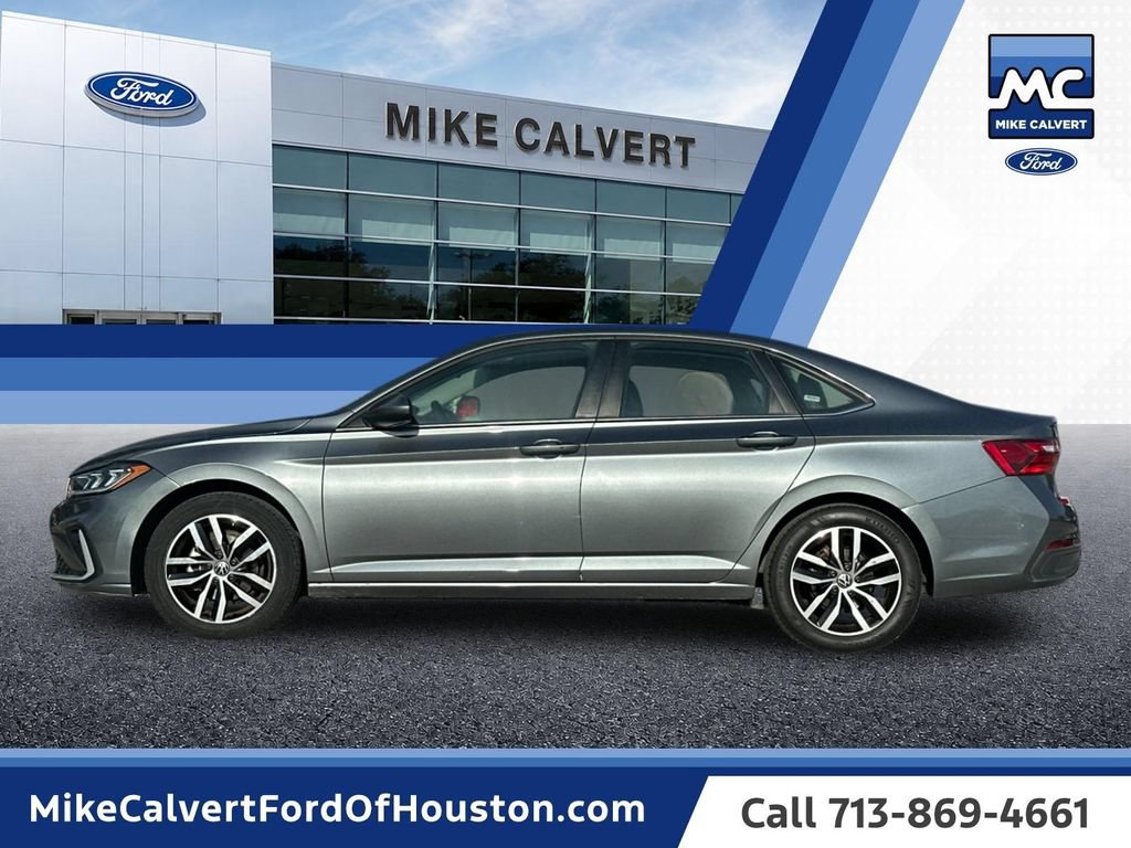Used 2025 Volkswagen Jetta SE FWD image 2