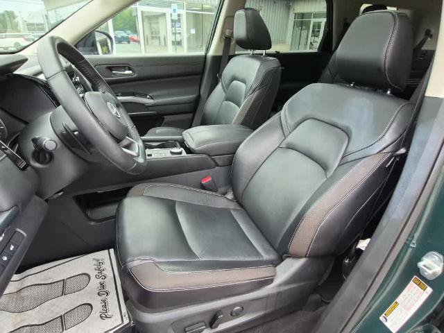 Used 2024 Nissan Pathfinder SL w/ SL Premium Package AWD/4WD image 12