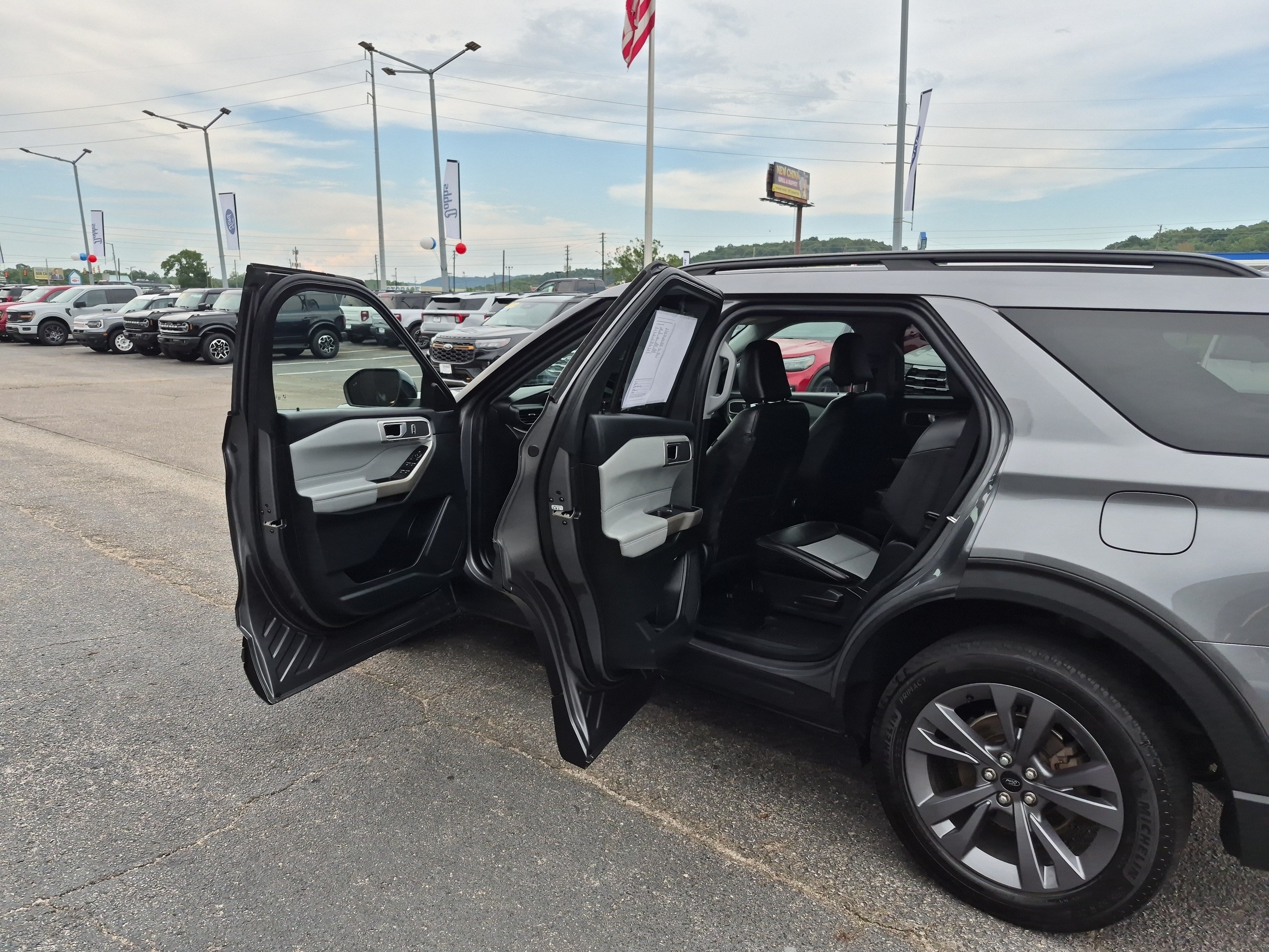 Certified 2023 Ford Explorer XLT w/ Equipment Group 202A AWD/4WD image 15