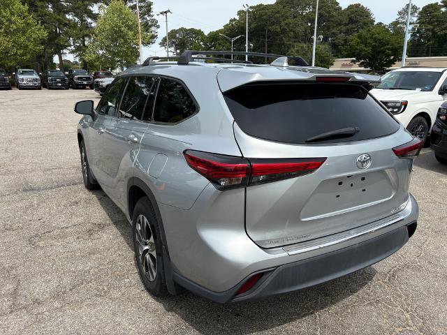 Used 2020 Toyota Highlander XLE AWD/4WD image 7