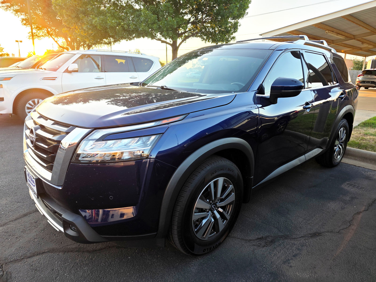 Used 2023 Nissan Pathfinder SL