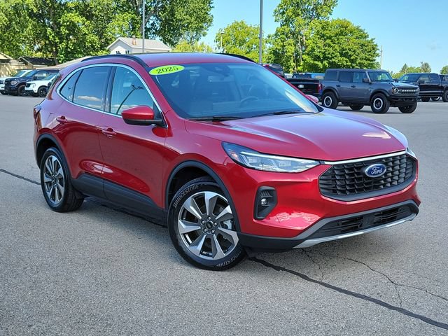 Certified 2025 Ford Escape Platinum AWD/4WD image 32