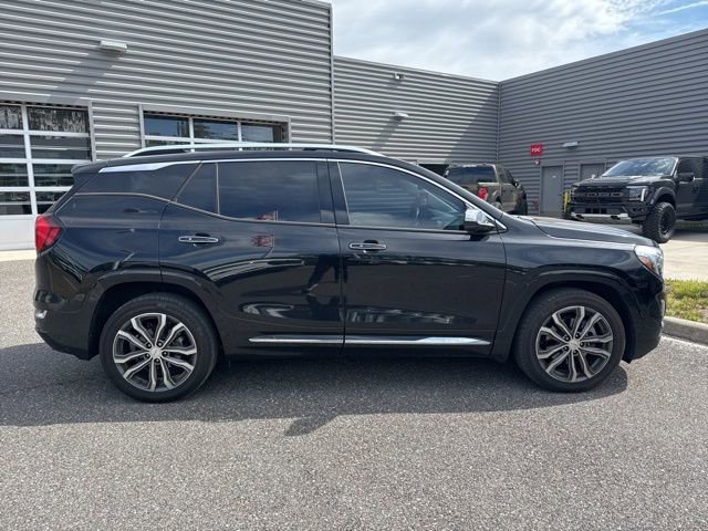 Used 2020 GMC Terrain Denali w/ Denali Premium Package FWD image 5