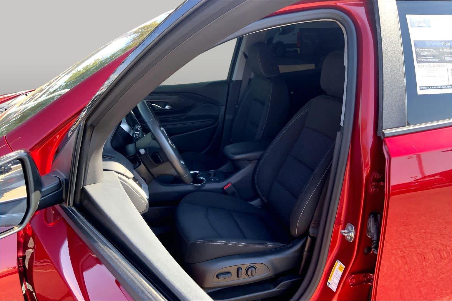 Used 2024 GMC Terrain SLE w/ Driver Convenience Package FWD image 8