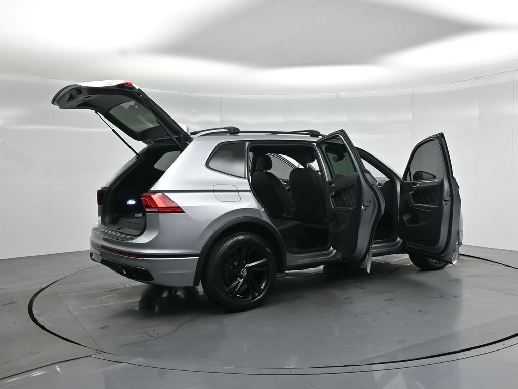Used 2023 Volkswagen Tiguan SE R-Line FWD image 34