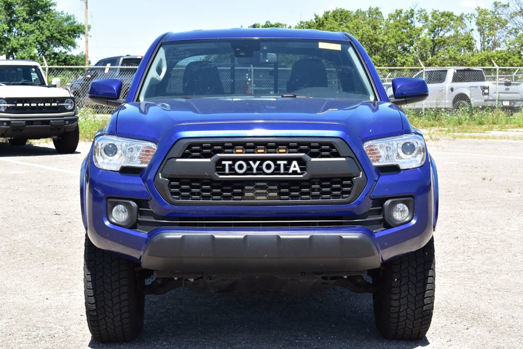 Used 2022 Toyota Tacoma SR5 AWD/4WD image 2