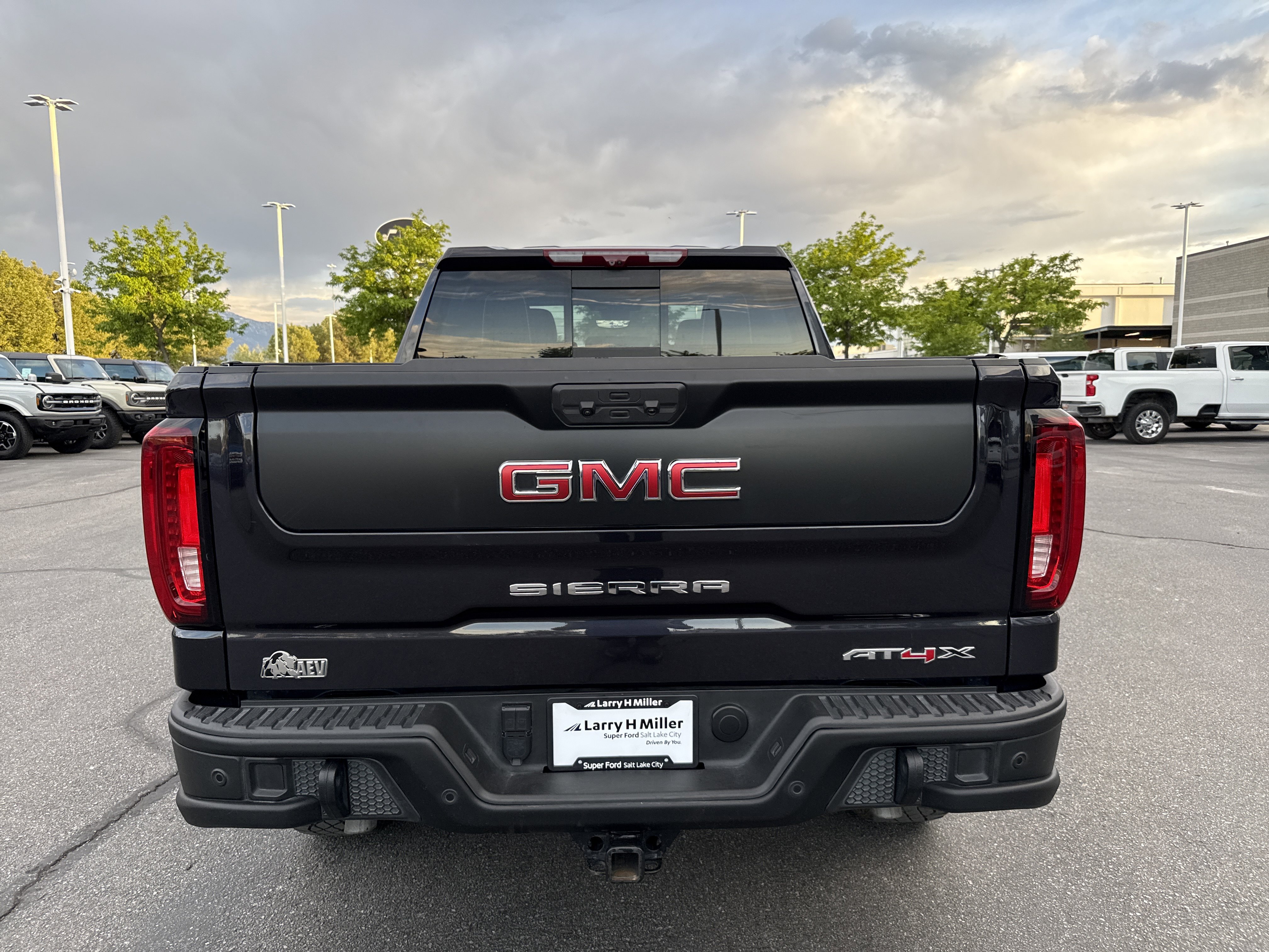 Used 2024 GMC Sierra 1500 AT4X w/ AT4X AEV Edition AWD/4WD image 4