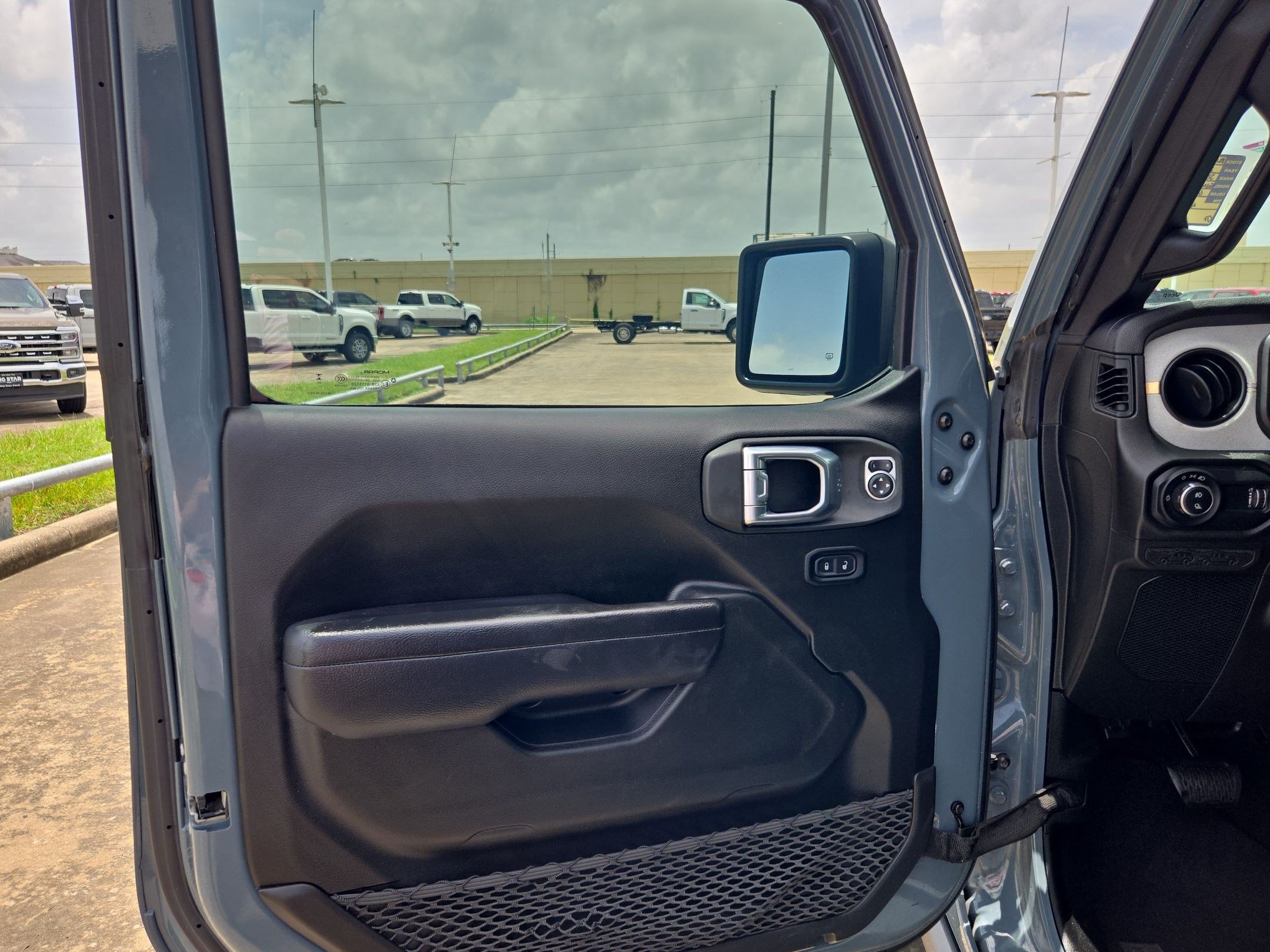 Used 2024 Jeep Gladiator Sport AWD/4WD image 14