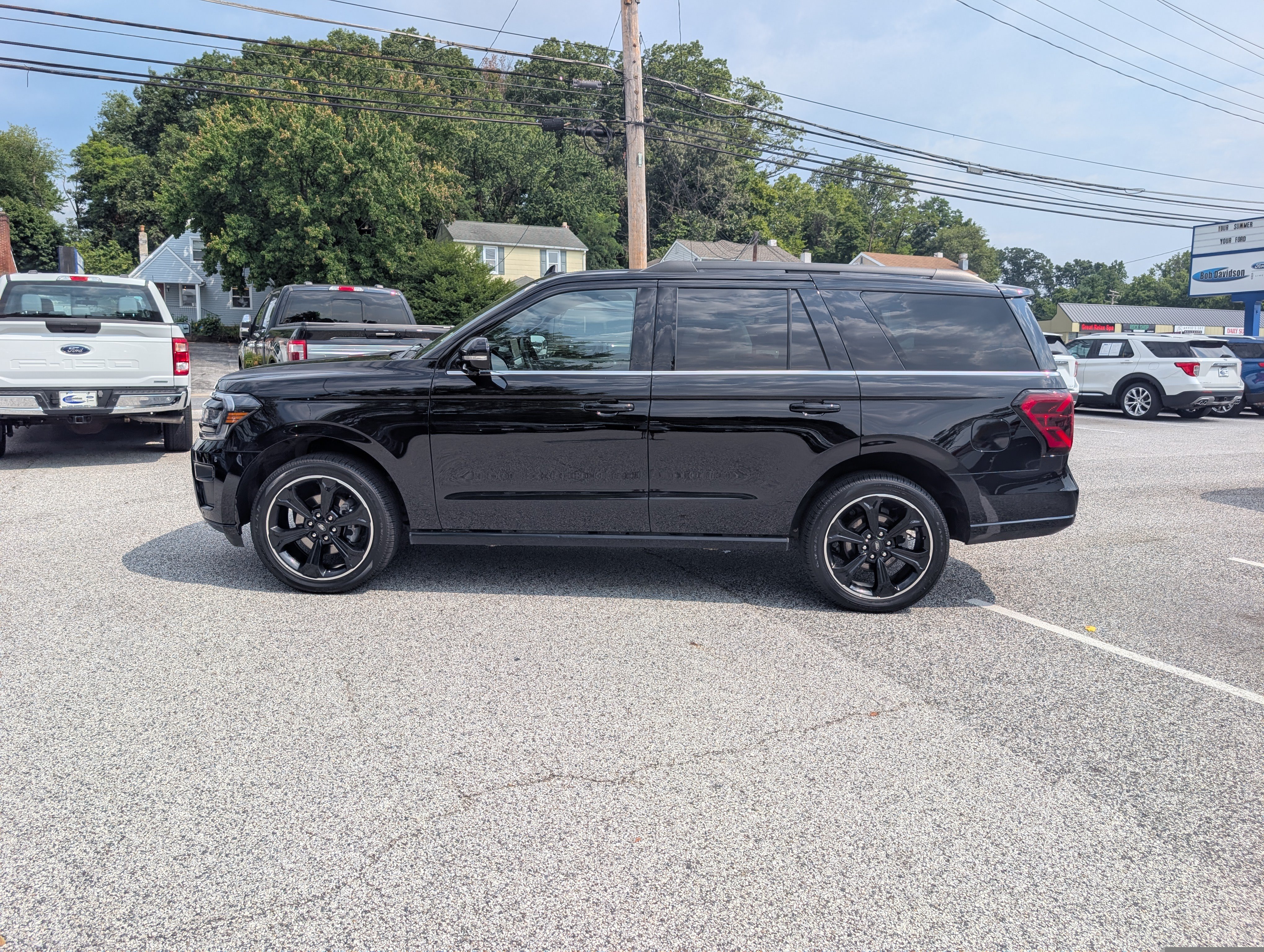 Certified 2023 Ford Expedition Limited AWD/4WD image 3
