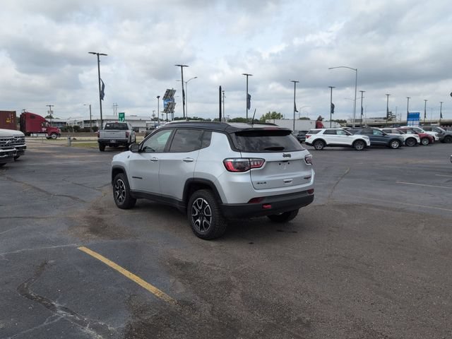 Used 2025 Jeep Compass Trailhawk AWD/4WD image 5