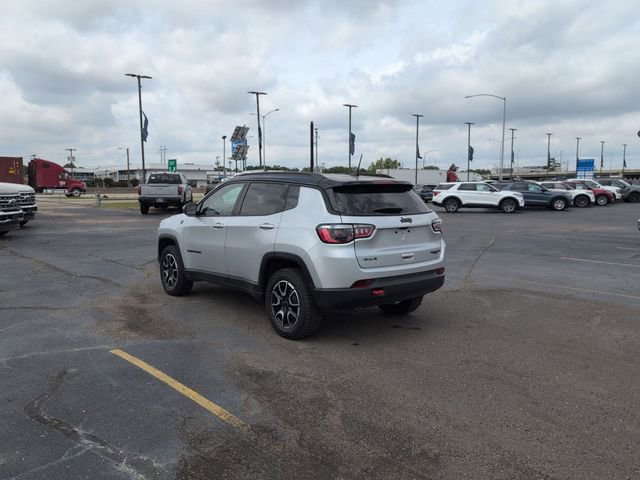Used 2025 Jeep Compass Trailhawk AWD/4WD image 5