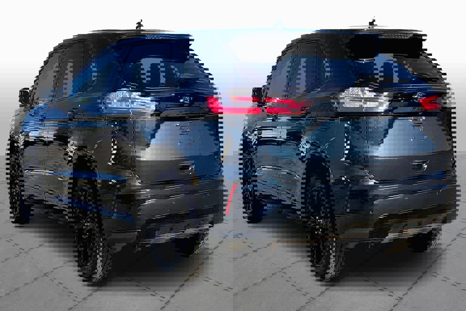 Certified 2024 Ford Edge SE w/ Black Appearance Package image 2