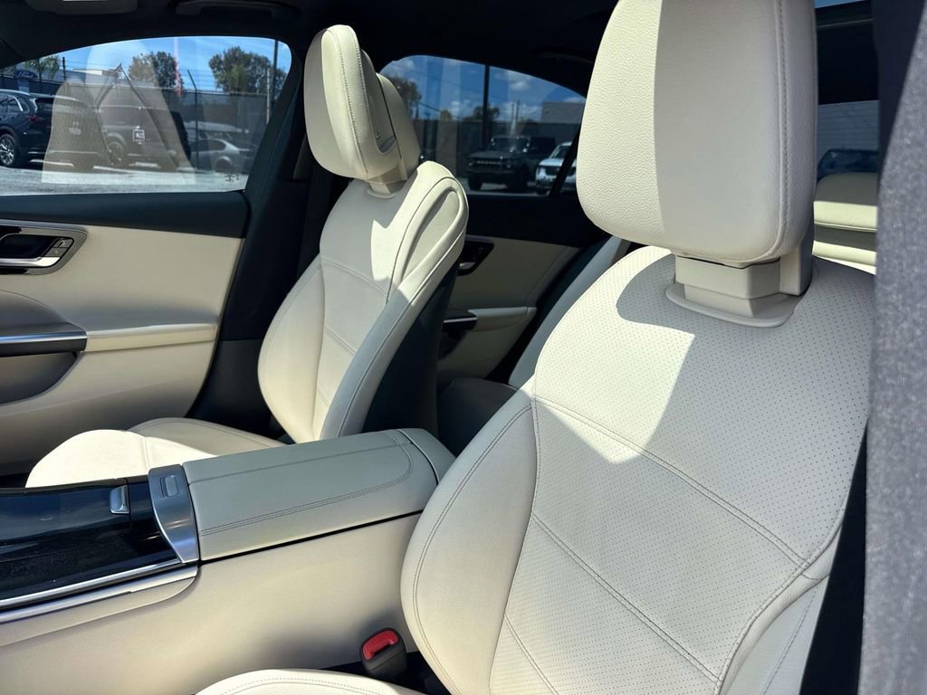 Used 2022 Mercedes-Benz C 300 4MATIC Sedan w/ Pinnacle Trim Package image 25