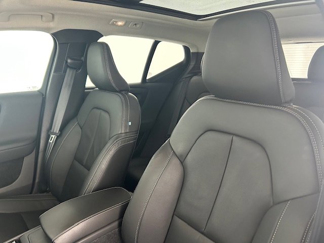 Used 2023 Volvo XC40 B5 Ultimate w/ Protection Package Premier AWD/4WD image 9